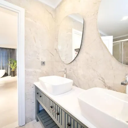 Sleeps 2 Modern With Private Pool Awz 272 פאטהיה
