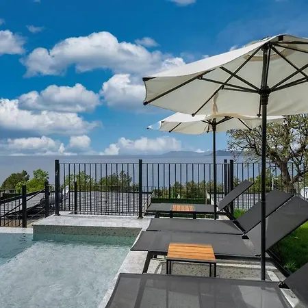 Sleeps 2 Modern With Private Pool Awz 272 פאטהיה